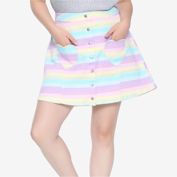 Hot Topic Dresses & Skirts - Hot Topic Rainbow Skirt with heart pocket details size 3XL